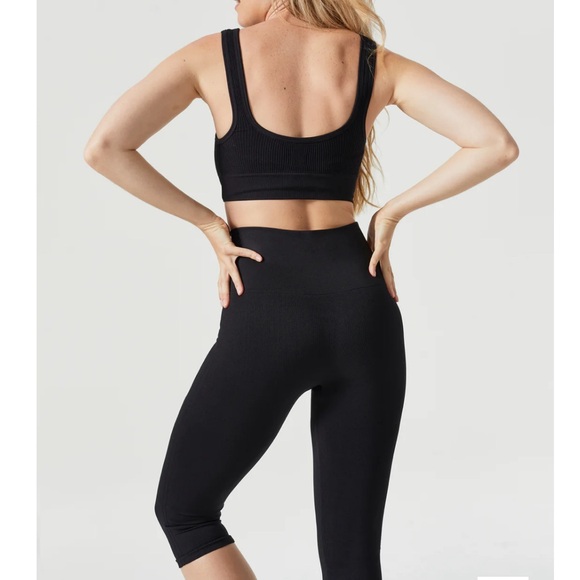 Blanqi Hipster Support Capri Leggings - Picture 2 of 5